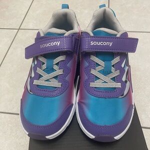 Brand new saucony girl sneakers size 1